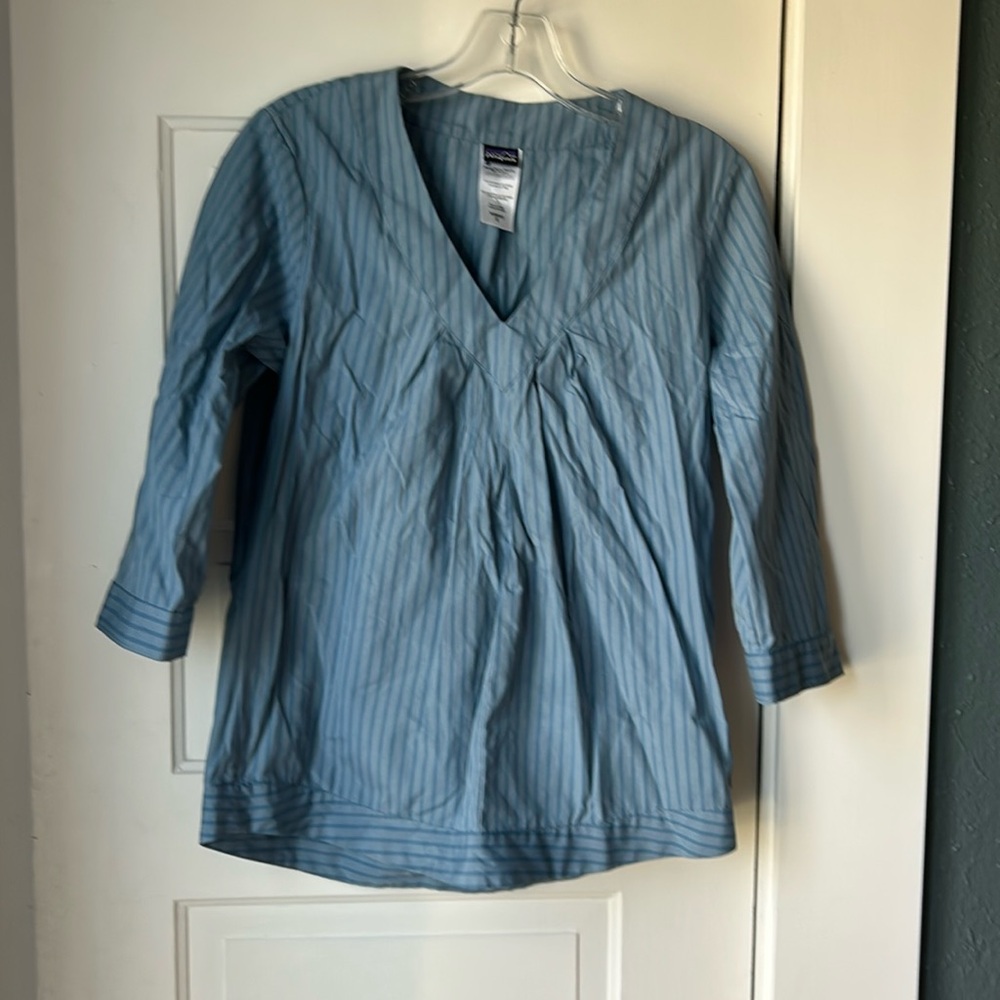 Patagonia Shelter top Women’s size 6. CLEANING MY CLOSET OUT!